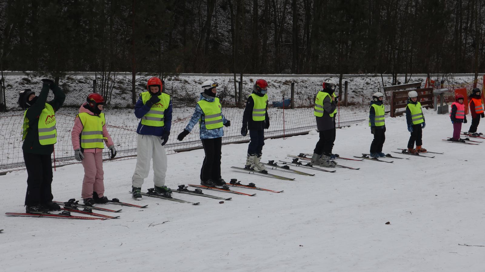 Jazda na nartach, półkolonia zimowa, zimowisko 2022, Kokuszka-Ski.pl - narty, snowboard, wyciąg, stok narciarski, noclegi, imprezy, kuchnia, Piwniczna, Rytro, Krynica, Żegiestów, Stary Sącz, Nowy Sącz