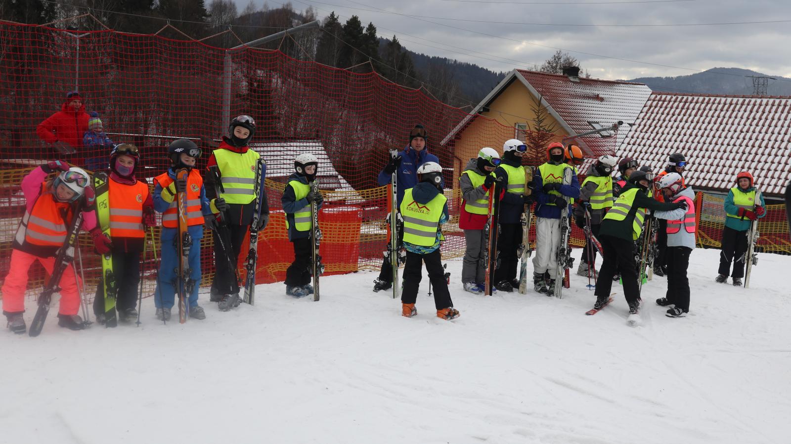 Jazda na nartach, półkolonia zimowa, zimowisko 2022, Kokuszka-Ski.pl - narty, snowboard, wyciąg, stok narciarski, noclegi, imprezy, kuchnia, Piwniczna, Rytro, Krynica, Żegiestów, Stary Sącz, Nowy Sącz