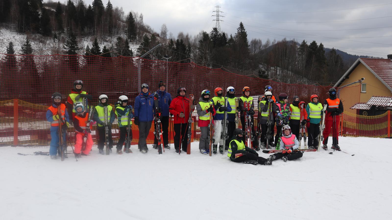 Jazda na nartach, półkolonia zimowa, zimowisko 2022, Kokuszka-Ski.pl - narty, snowboard, wyciąg, stok narciarski, noclegi, imprezy, kuchnia, Piwniczna, Rytro, Krynica, Żegiestów, Stary Sącz, Nowy Sącz